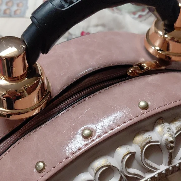 Elegant Pink and Gold Vintage Clock Handbag - Picture 4 of 4